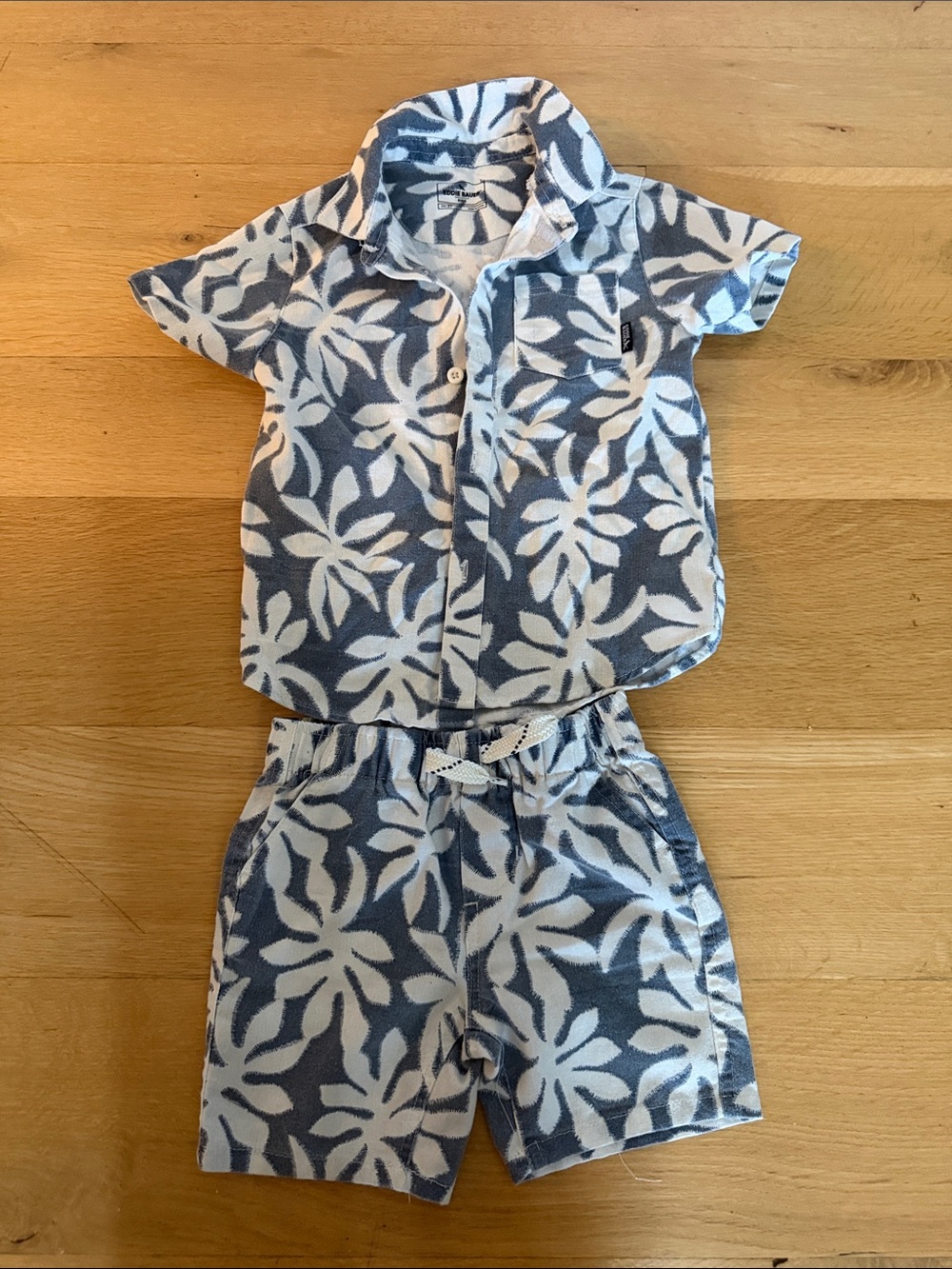 Eddie Bauer Blue and White Leaf Print Short Set